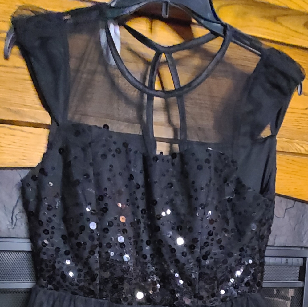 Dress - Picture 3 of 5